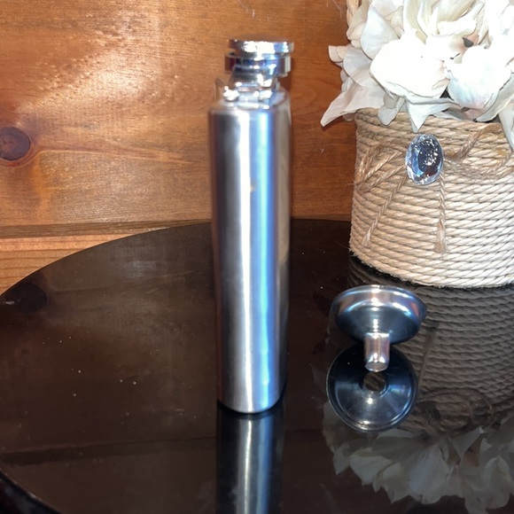 HARLEY DAVIDSON FLASK W/funnel STAINLESS STEEL - Picture 3 of 4